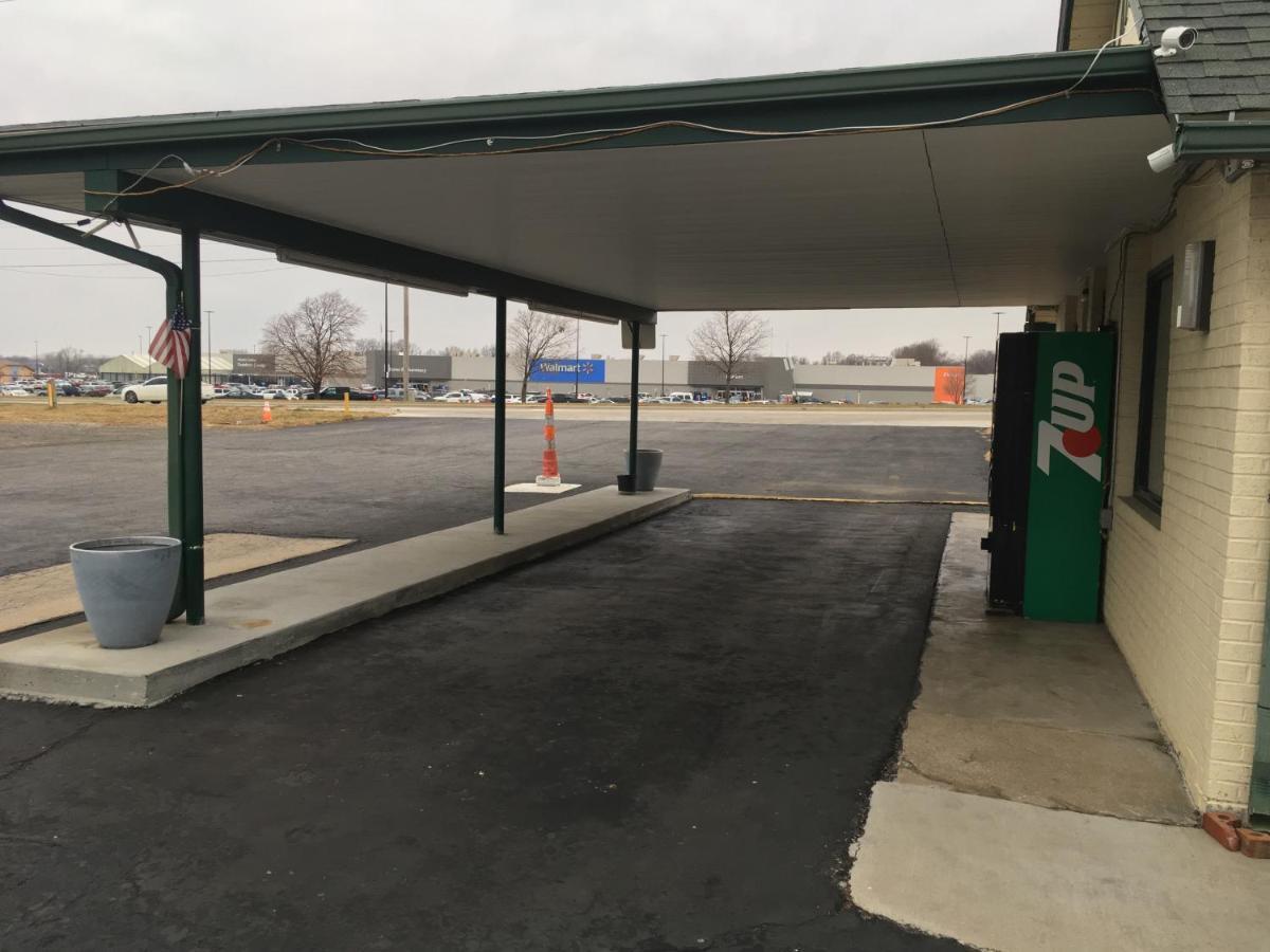 Budget Inn Caravan Motel Harrisonville Exteriör bild
