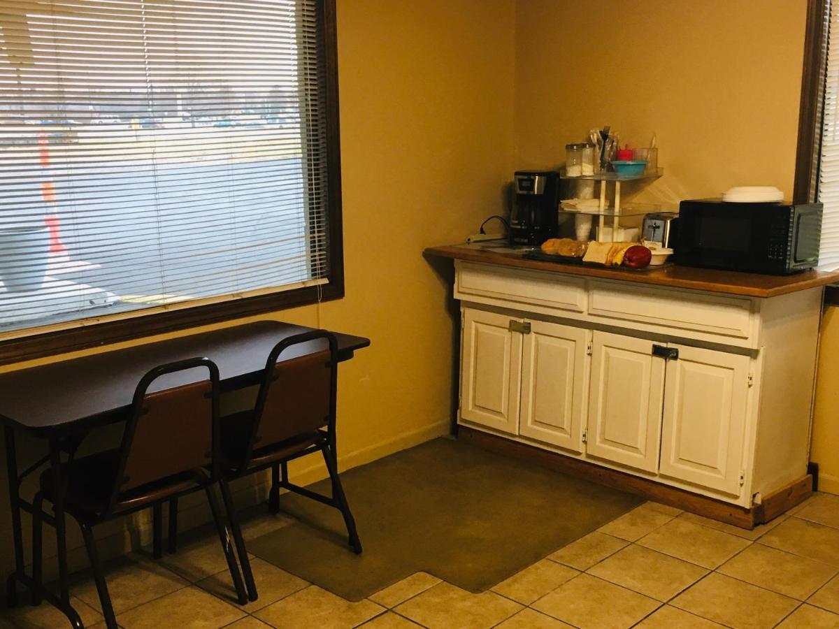 Budget Inn Caravan Motel Harrisonville Exteriör bild